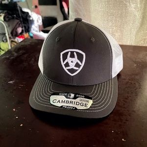ariat snap back hat
